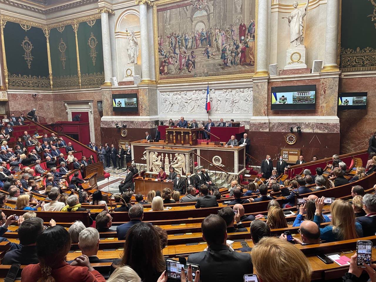 Guerre en Ukraine : le président Zelensky devant le Parlement français